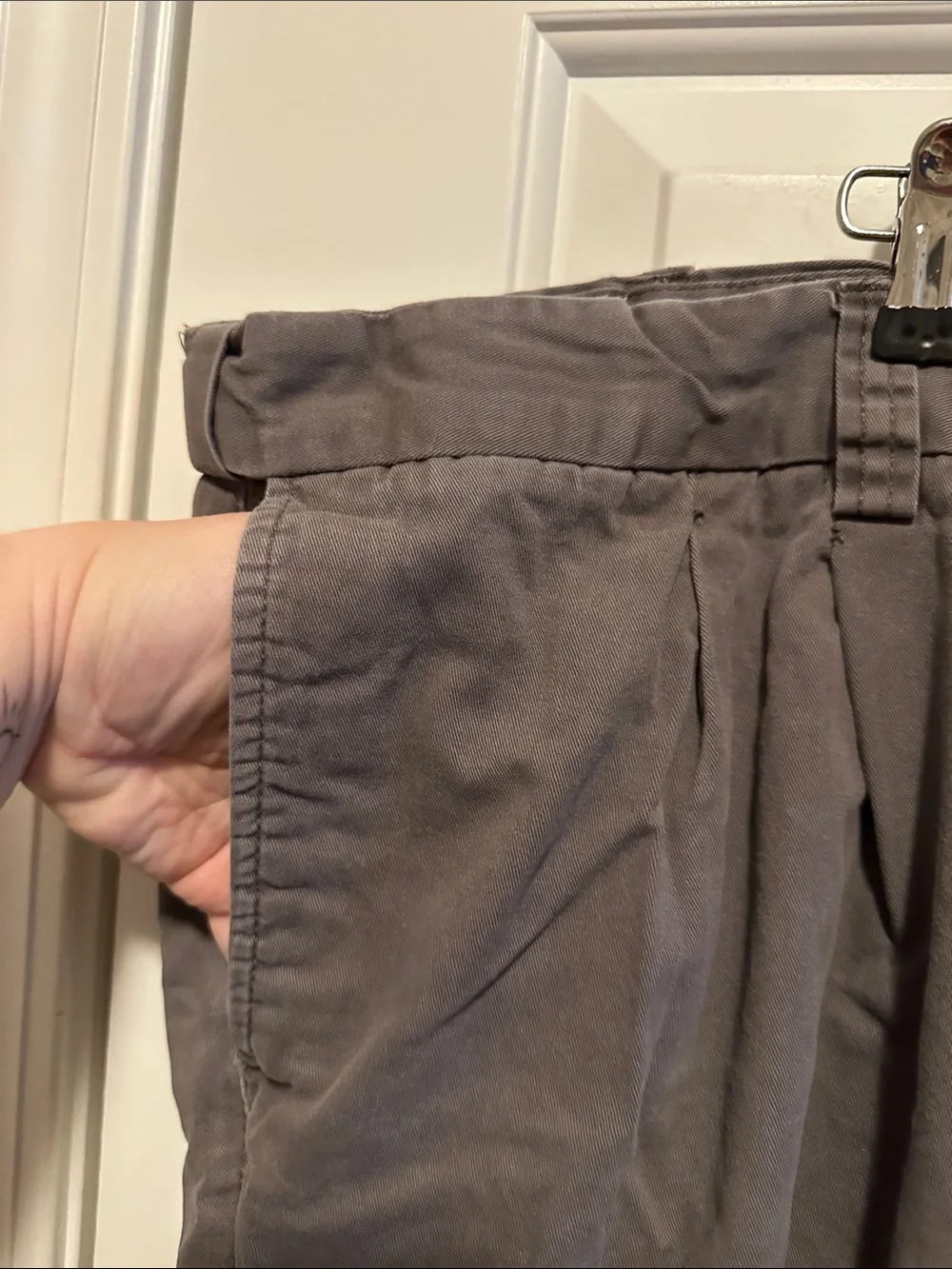 Men's Classic Pleated Chinos in Gray